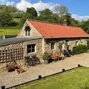 mill-cottage-with-waterfall-in-north-yorkshire.yorkshirehotels.net/